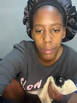 petite bee online show from 07.04.26