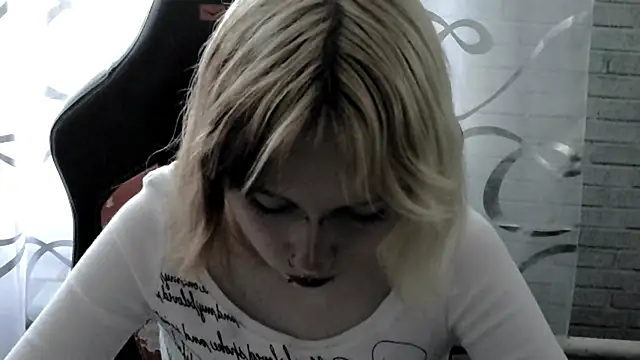 Snapshot of Vi_Nika chatting on 04.18.26 Vi Nika online show from 04.18.26
