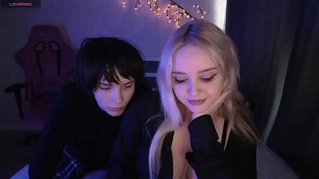 Snapshot of ScallyMilana chatting on 04.23.26 ScallyMilana online show from 04.23.26