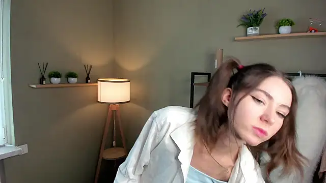 Snapshot of Peaches_Peaches chatting on 05.02.26 Peaches Peaches online show from 05.02.26