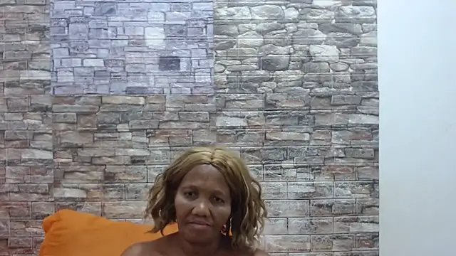 Snapshot of BossyBustyQueen chatting on 05.10.26 BossyBustyQueen online show from 05.10.26