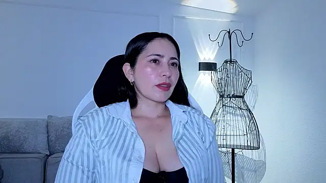 Snapshot of valeriavg chatting on 05.21.26 valeriavg online show from 05.21.26