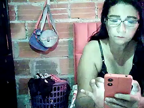 Snapshot of lola_teem chatting on 04.15.26 lola teem online show from 04.15.26