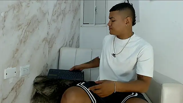 Snapshot of Dante__jons chatting on 05.25.26 Dante jons online show from 05.25.26