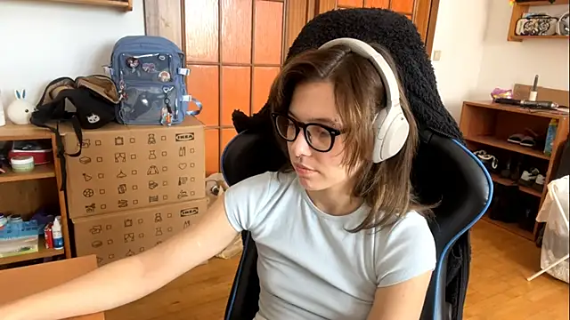PillowPeachX online show from 04.25.26