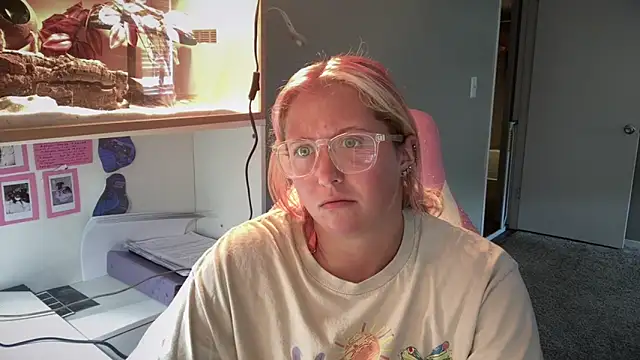 MUSCLEMOMMY1365 online show from 05.12.26