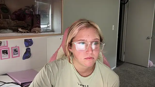MUSCLEMOMMY1365 online show from 05.25.26