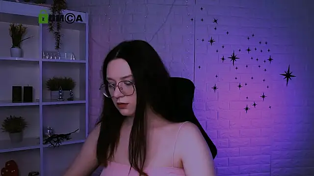 Snapshot of nymira chatting on 06.17.26 nymira online show from 06.17.26