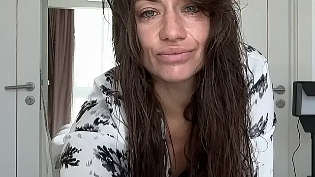 missRorian online show from 04.15.26