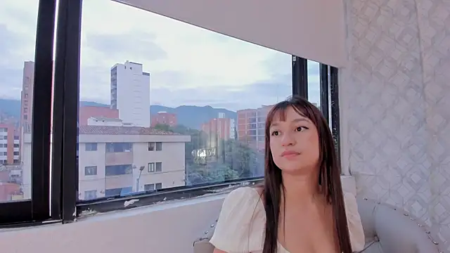 Snapshot of katherine_glow chatting on 05.19.26 katherine glow online show from 05.19.26