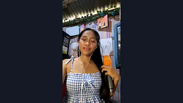 DagnySzeto online show from 04.17.26