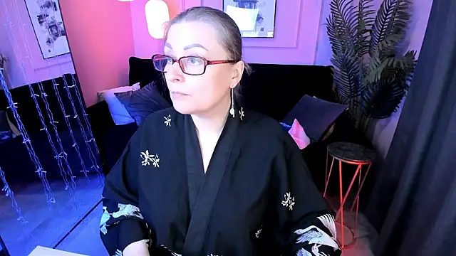 Snapshot of Alexandra_Kind chatting on 04.15.26 Alexandra Kind online show from 04.15.26