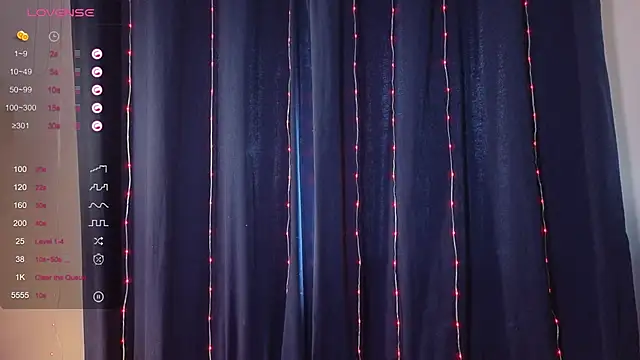 Snapshot of elfieeva1 chatting on 04.15.26 elfieeva1 online show from 04.15.26