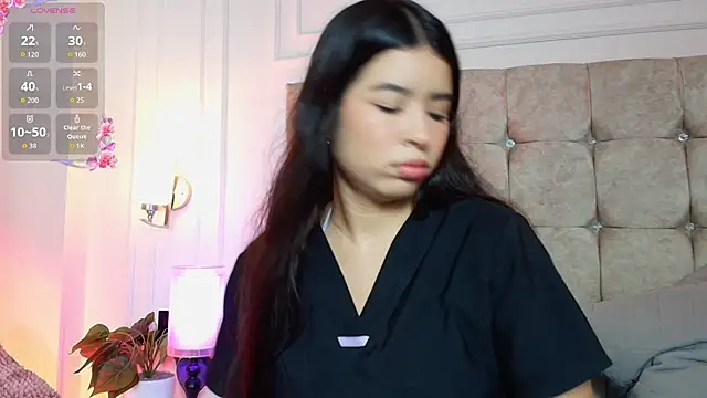 Snapshot of SophieBuitrago chatting on 05.14.26 SophieBuitrago online show from 05.14.26