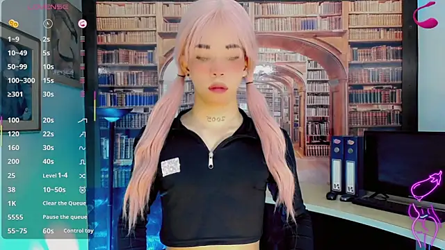 Snapshot of moon_sweet- chatting on 04.19.26 moon sweet- online show from 04.19.26