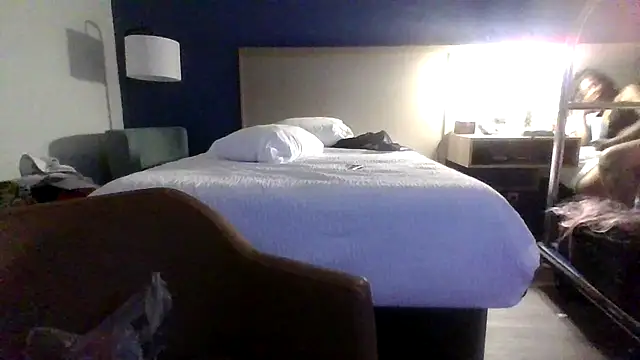 Snapshot of Dicksee_Left chatting on 04.30.26 Dicksee Left online show from 04.30.26
