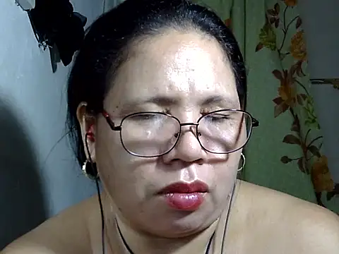 Snapshot of HottyCurlyPeanut chatting on 05.22.26 HottyCurlyPeanut online show from 05.22.26