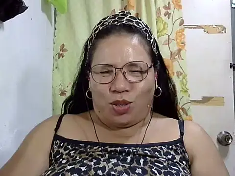 Snapshot of HottyCurlyPeanut chatting on 06.15.26 HottyCurlyPeanut online show from 06.15.26