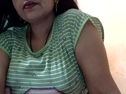 Snapshot of Sexy_Mahekk chatting on 05.26.26 Sexy Mahekk online show from 05.26.26