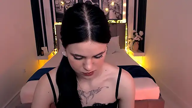 Snapshot of _Scarlett_Lee_ chatting on 04.16.26 Scarlett Lee online show from 04.16.26