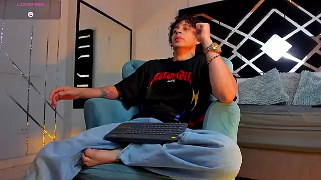 Snapshot of JayTaylorr chatting on 06.27.26 JayTaylorr online show from 06.27.26