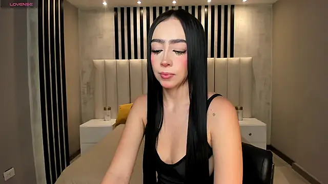 Snapshot of PaulineSanz chatting on 06.16.26 PaulineSanz online show from 06.16.26