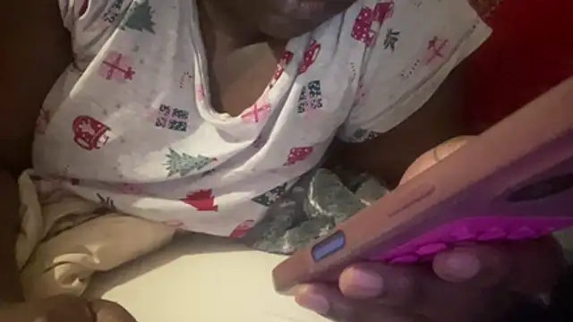 Snapshot of EbonyTheBrattt chatting on 04.21.26 EbonyTheBrattt online show from 04.21.26