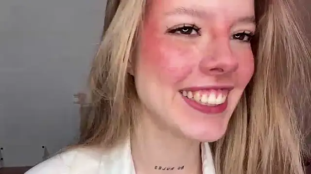 Snapshot of Catrinee chatting on 05.19.26 Catrinee online show from 05.19.26