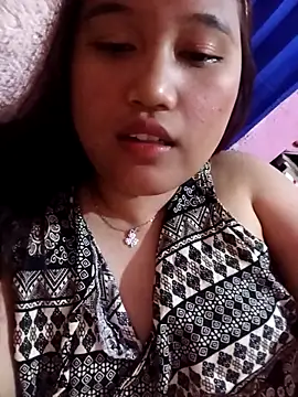 Snapshot of heyitsnana chatting on 04.15.26 heyitsnana online show from 04.15.26