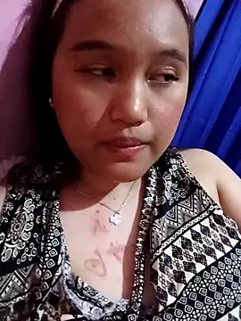 Snapshot of heyitsnana chatting on 04.15.26 heyitsnana online show from 04.15.26