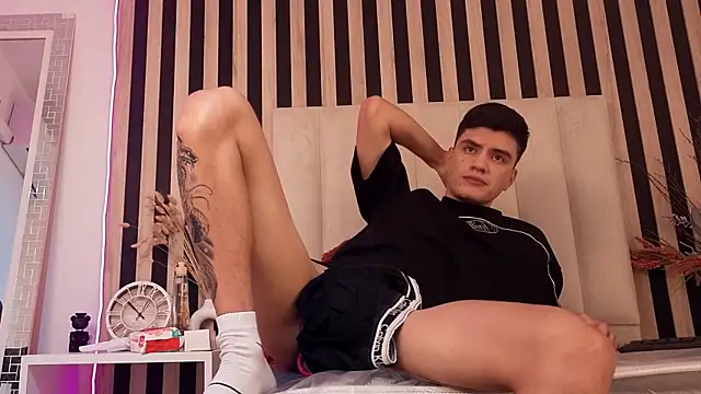 LeoTease online show from 05.17.26