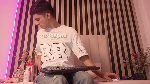 LeoTease online show from 06.14.26