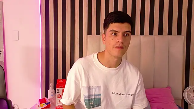 LeoTease online show from 06.30.26