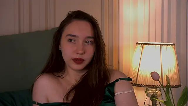 Snapshot of Suzaneey chatting on 05.31.26 Suzaneey online show from 05.31.26