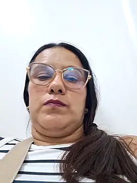 Snapshot of Samanta-42 chatting on 05.17.26 Samanta-42 online show from 05.17.26