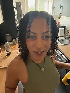 SweetPetiteNoir online show from 06.13.26