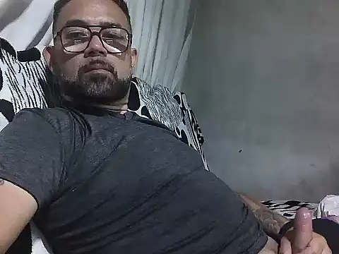 Snapshot of CarlossexVen chatting on 04.20.26 CarlossexVen online show from 04.20.26