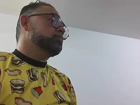 Snapshot of CarlossexVen chatting on 05.25.26 CarlossexVen online show from 05.25.26