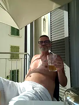 Snapshot of Thomster72 chatting on 06.21.26 Thomster72 online show from 06.21.26