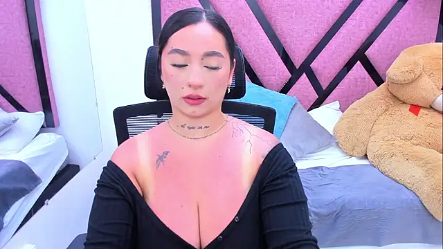 Snapshot of MiaaCastroo chatting on 05.19.26 MiaaCastroo online show from 05.19.26