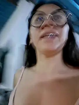Snapshot of YelenaVergara chatting on 07.18.26 YelenaVergara online show from 07.18.26