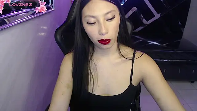 Snapshot of Queen_Jen_v chatting on 05.01.26 Queen Jen v online show from 05.01.26