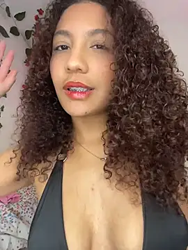 Snapshot of Daphnne_Curly chatting on 06.19.26 Daphnne Curly online show from 06.19.26