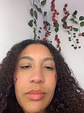 Snapshot of Daphnne_Curly chatting on 07.17.26 Daphnne Curly online show from 07.17.26