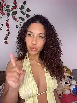 Snapshot of Daphnne_Curly chatting on 07.22.26 Daphnne Curly online show from 07.22.26