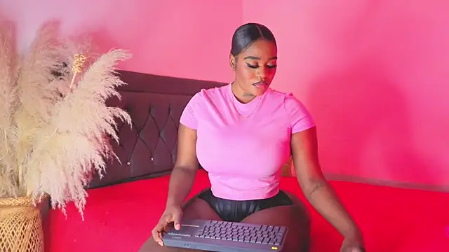 Snapshot of Thalyanna_ebonny chatting on 05.05.26 Thalyanna ebonny online show from 05.05.26