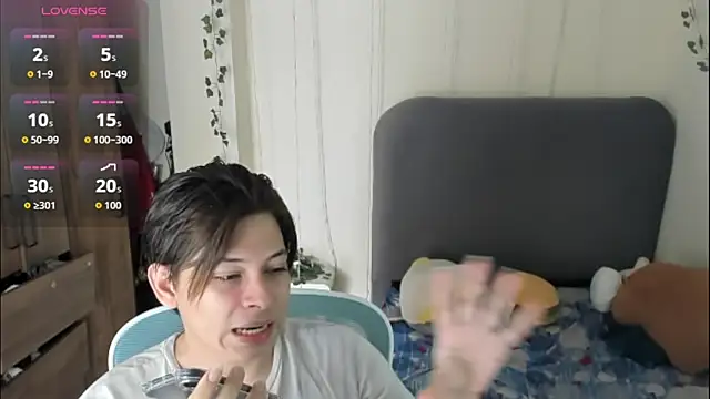 Snapshot of Felixzyn chatting on 04.23.26 Felixzyn online show from 04.23.26