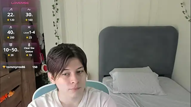 Snapshot of Felixzyn chatting on 04.26.26 Felixzyn online show from 04.26.26
