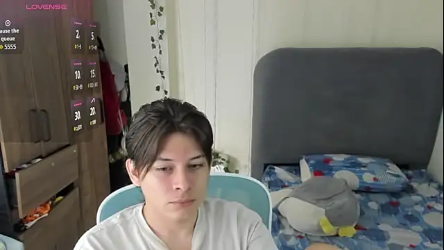 Snapshot of Felixzyn chatting on 04.29.26 Felixzyn online show from 04.29.26