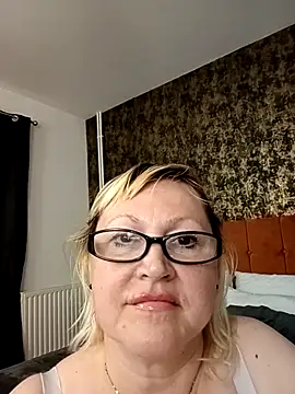 I amVeronicle online show from 04.25.26